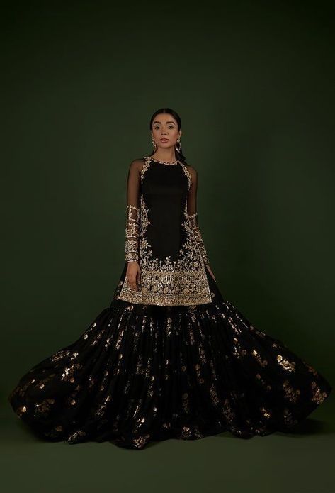 Black Mehndi Dress, Engagement Party Indian, Desi Wedding Guest Outfit, Desi Wedding Guest, Outfit With Hijab, Black Mehndi, Indian Wedding Reception Outfits, Designer Bridal Lehenga Choli, Shadi Dresses