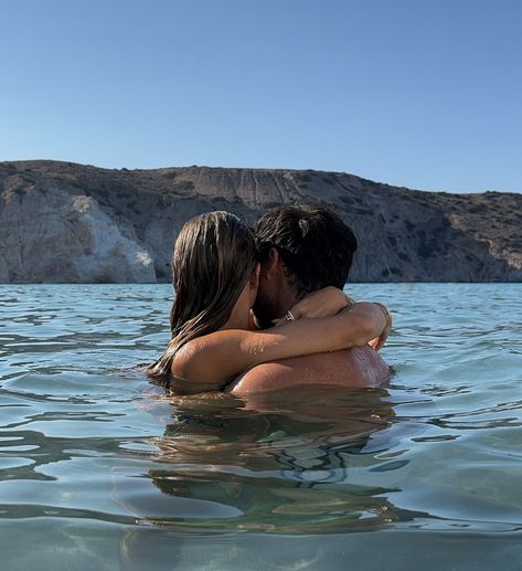 Love Island Couples, Couple Cruise, Luxury Lifestyle Couple, Couples Holiday, Luxury Couple, Italy Honeymoon, Couples Vacation, Summer Couples, Hugging Couple