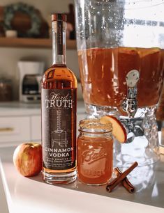 Recipes With Cinnamon, Cinnamon Vodka, Apple Pie Punch, Apple Pie Vodka, Apple Pie Drink, Recipe For Apple Pie, Vodka Recipes Drinks, Apple Vodka, Whipped Vodka