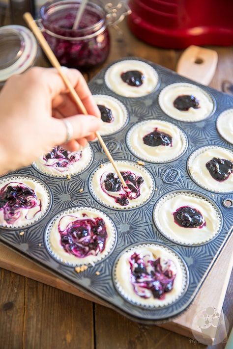 Mini Blueberry Cheesecakes by My Evil Twin's Kitchen | Recipe and step-by-step instructions on eviltwin.kitchen Best Homemade Cheesecake Recipe, Mini Blueberry Cheesecakes, Blueberry Cheesecake Cookies, Homemade Cheesecake Recipes, Blueberry Cheesecake Bars, Blueberry Cheesecake Recipe, No Bake Blueberry Cheesecake, Lemon Blueberry Cheesecake, Moist Lemon Cake