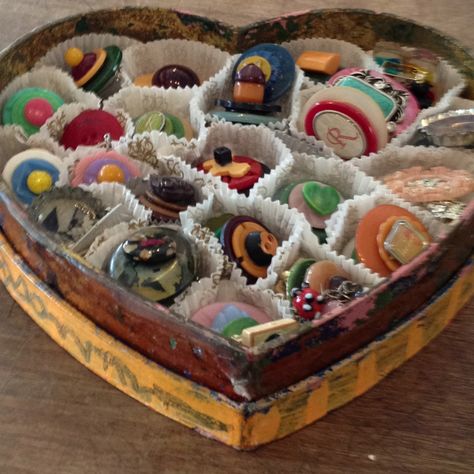 . Brooch Display, Button Collecting, Resin Buttons, Trendy Jewerly, Craft Show Displays, Necklace Holder, Booth Display, Button Art, Antique Buttons