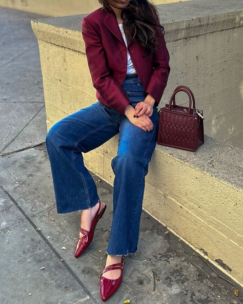 Bordeaux for fall. Wonderful. #bordeaux #burgundy #stylish #style #styling #styleblogger #fashion #fallfashion #fall #fallstyle Burgundy Flats Outfit, Burgundy Heels Outfit, Burgundy Blazer Outfit Woman, Burgundy Outfits For Women, Burgundy Blazer Outfit, Burgundy Top Outfit, Red Flats Outfit, Blazer Outfits Women, Maroon Shoes