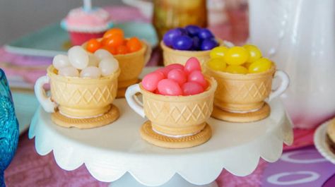 10 Fun Birthday Activities That Double as Party Favors | ParentMap Party Decorations For Adults Women, Edible Tea Cups, Tea Party Treats, Victorian Picnic, Party Decorations For Adults, Invitation Disney, Birthday Party Decorations For Adults, Kids Tea Party, Online Invitation