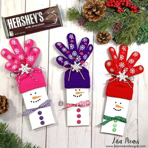 Snowman Candy Bar, Christmas Tree Decorations Diy Ornaments, Candy Bar Gifts, Bar Treats, Christmas Candy Crafts, Christmas Candy Bar, Xmas Candy, Christmas Candy Gifts, Christmas Treat Bags