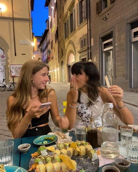 Europe Aesthetic, Europe Summer, Gap Year, Italian Summer, Teenage Dream, European Summer, Friend Photos, Infp, Saint Tropez