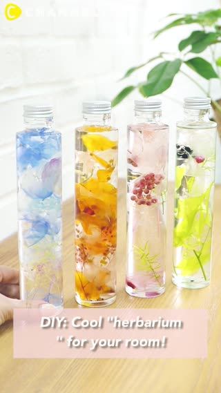 Japanese Herbarium, Flower Bottle, Diy Bottle Crafts, Diy Bottle, Bottle Crafts, Voss Bottle, Fresh Flowers, Plastic Water Bottle, Glass Bottles