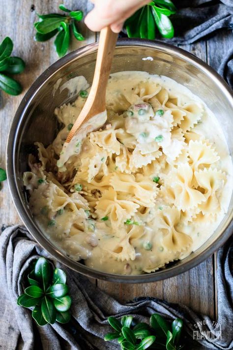 Creamy Bow Tie Pasta with Ham and Peas: an easy recipe to serve your family for dinner tonight. Learn how to make this simple main dish that uses up leftover holiday ham. Your kids will lick their plate clean! | savortheflavour.com #savortheflavour #bowtiepasta #pastarecipe Pasta With Ham And Peas, Creamy Bow Tie Pasta, Ham Peas And Pasta, Pasta With Ham, Ham And Peas, Bow Tie Pasta Recipe, Pasta Recipes For Kids, Ham Pasta, Bow Tie Pasta