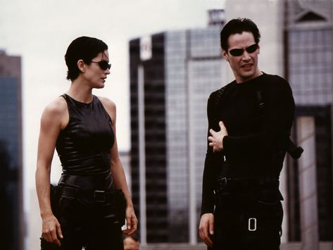 The Matrix -  Keanu Reeves, Laurence Fishburne, Carrie-Anne Moss Costume Matrix, Trinity Neo, Movie Couples Costumes, Matrix Fashion, Female Movie Characters, Neo Matrix, Movie Duos, The Matrix Movie, Iconic Movie Characters