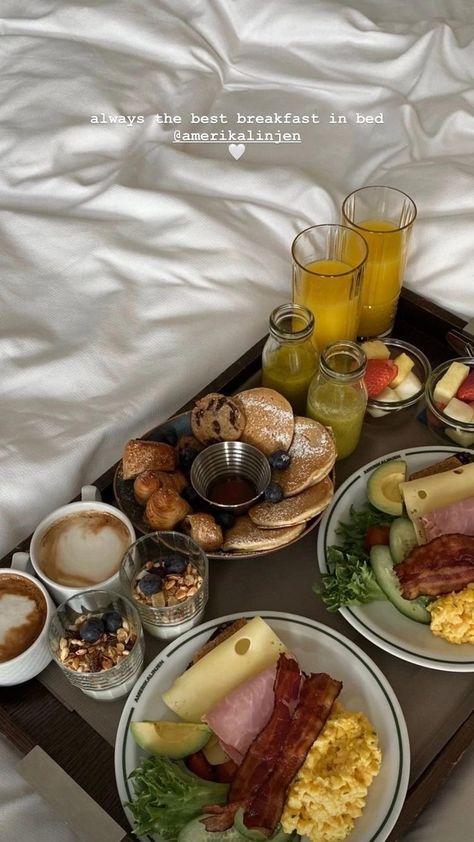 Breakfast Vibes Aesthetic, Breakfast Platter Ideas Mornings For 2, Breakfast In Bed Aesthetic, Healthy Aesthetic Breakfast, Fancy Breakfast, Gourmet Breakfast, Foods And Drinks, Tips To Save Money, Healthy Food Motivation