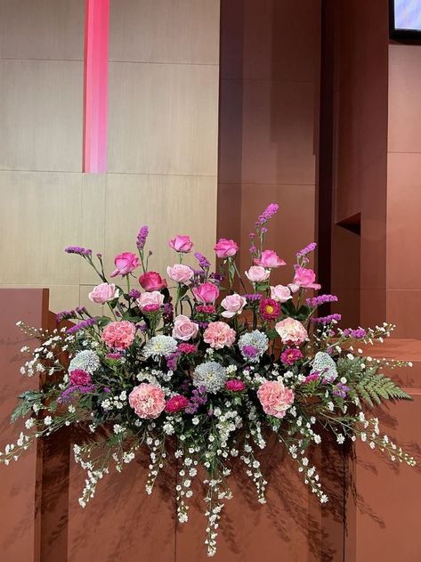 Ikebana fresh flowers arrangement Podium Decorations, Church Flower Arrangements Altars Ideas, Altar Flowers Church, Long Bouquet, Flower Rosary, Pink Flower Arrangements, Flower Shop Design, Altar Arrangement, Altar Flowers