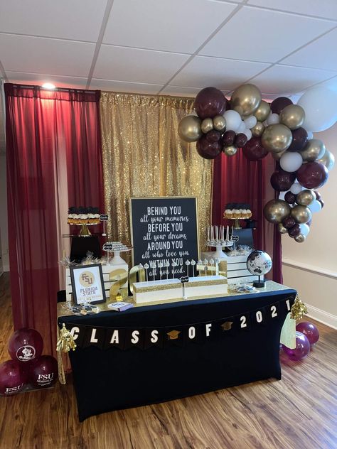 Graduation Reception Ideas, College Graduation Party Themes, Fsu Graduation, Graduation Party Cupcakes, End Of School Party Ideas, Gold Graduation Decorations, College Graduation Party Decorations, Graduation Bbq, End Of School Party