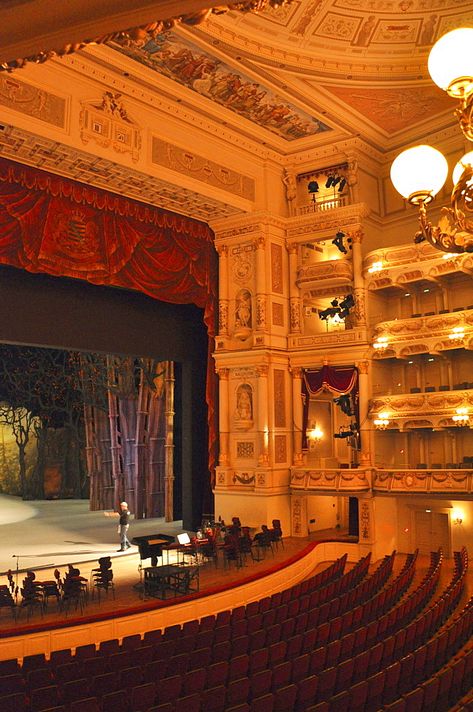 Romantic Theater Stage, Yellow Place Aesthetic, Theater Concept Art, Teatro Aesthetic, Victorian Theatre, Old Theatre, Old Theater, Modern Theatre, Theater Stage