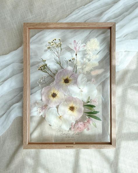 Pressed Framed Flowers, Preserved Flowers Frame, Blush And White Bouquet, Pressed Wedding Flowers, Flower Wall Art Diy, Framed Bouquet, Preserved Wedding Bouquet, Bouquet Frame, Preserving Flowers