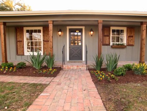 Cedar Shutters, Ranch House Exterior, Colors Combinations, Ranch Exterior, Brick Ranch, Home Exterior Makeover, Casa Country, Grey Houses, Exterior Paint Colors For House