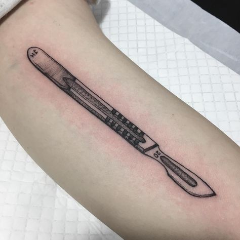 Surgical Instruments Tattoo, Scalpel Tattoo, Medicine Tattoo Ideas, Surgical Tattoo, Medicine Tattoo, Medical Tattoos, Anatomy Tattoo, Tool Tattoo, Medical Tattoo