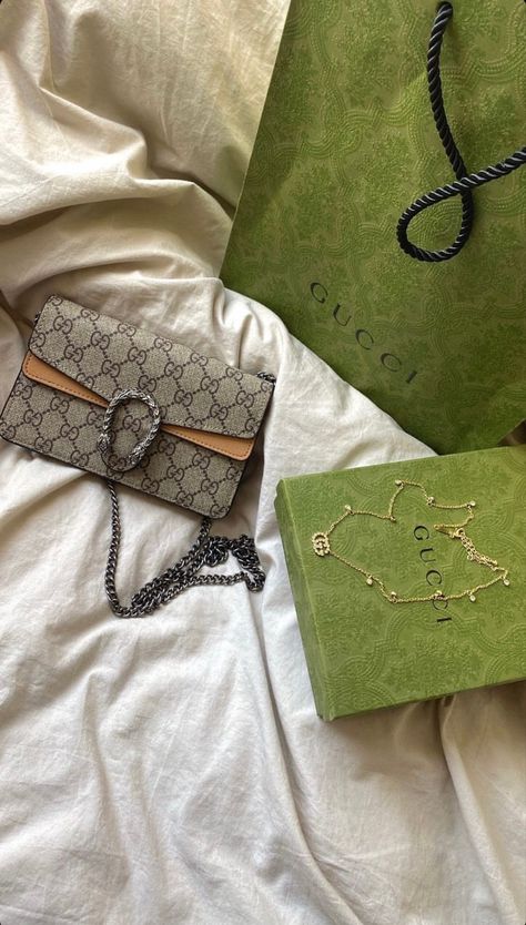 Luxury Brands Aesthetic Wallpaper, Gucci Dionysus Bag, Gucci Bag Dionysus, Influencer Lifestyle, Teen Trends, Dream Bags, Luxury Bags Collection, Model Makeup, All Nike Shoes