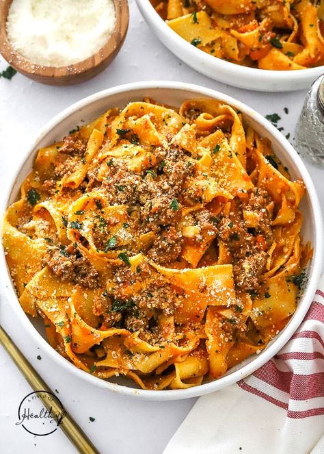 Pappardelle Bolognese (classic recipe!) Butternut Squash Pappardelle, Paparadelle Recipes Noodles, Parpadelle Bolognese, Pappardelle Recipes, Pappardelle Bolognese, Pappardelle Recipe, Bolognese Pasta, Pappardelle Pasta, Pasta Bolognese