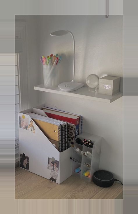 [SponsoredPost] 90 Study Desk Organization Aesthetic Tips You Need To Know This Spring #studydeskorganizationaesthetic Study Minimal, Desk Organization Aesthetic, Coquette Desk, School Desk Arrangements, Study Desk Organization, Small Desk Organization, Desk & Shelf Clock, Organization Aesthetic, Aesthetic Tips