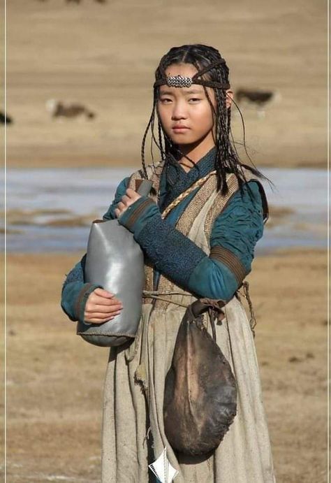 Mongolia Clothing, Mongolian Woman, Mongolian People, Mongolian Clothing, History Fashion, Human Reference, Character Reference, World Cultures, Pose Reference Photo