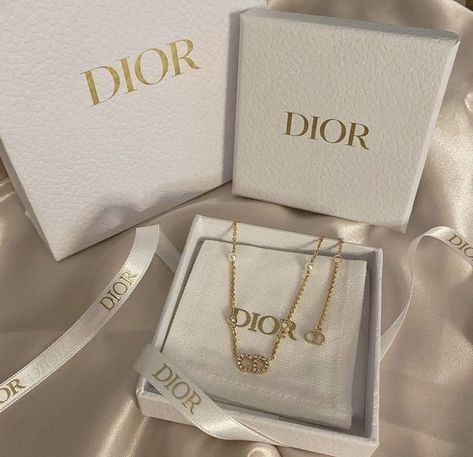 Luxury Designer Earrings, Bad Man, Dior Girl, Dior Aesthetic, Saturn Necklace, Dior And I, Preppy Jewelry, Expensive Jewelry Luxury, Dior Jewelry