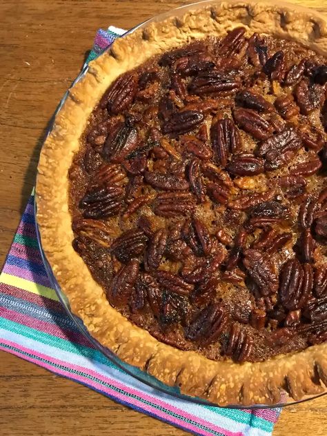 Ina Garten's Maple Pecan Pie Review Maple Pecan Pie, Barefoot Contessa Recipes, Southern Pecan Pie, Christmas Cookie Recipes Holiday, Holiday Desserts Table, Ina Garten Recipes, Chocolate Pecan Pie, Thanksgiving Recipes Side Dishes, Maple Pecan