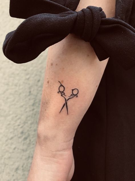 Small Shears Tattoo, Small Hair Stylist Tattoo, Small Scissor Tattoo, Shear Tattoos, Vintage Scissors Tattoo, Hair Stylist Tattoo Designs, Hair Scissor Tattoos, Tattoo Hairstylist, Cosmetologist Tattoo