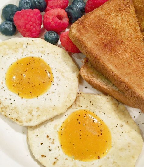 Vegan Fried Egg Vegan Sunny Side Up Eggs, Vegan Fried Egg, Nut Tart, Egg Breakfast Recipes, Savory Spice, Spice World, Vegan Fries, Vegetarian Nutrition, Vegan Egg