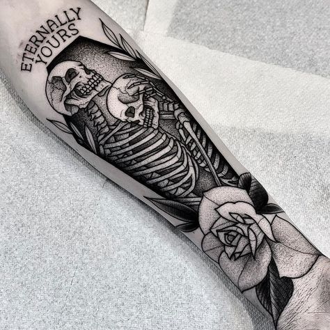 Gotik Tattoo, Eternally Yours, Skeleton Tattoo, Black Art Tattoo, Maori Tattoos, Shape Tattoo, Skeleton Tattoos, Muster Tattoos, Spooky Tattoos