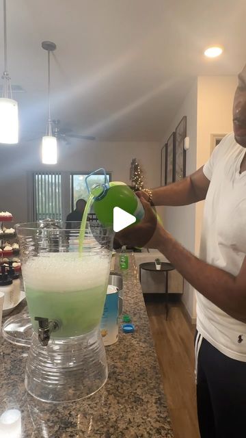 Amp on Instagram: "Made the Grinch Punch this year for Christmas ‼️🎄 Lime Sherbet Pineapple Juice 2 litter of Sprite Green Berry Rush Hawaian Punch #christmas#holidaypunch#recipe#drinkideas#family#happyholidays#foodie#tampadad#singledad#mylife#welcometomylife#fyp#explorepage#tampabay#florida#dadslife#singleparent#reels#instagramreels#merrychristmas" Green Punch Recipes, Sherbet Punch Recipes, Grinch Punch, Sherbet Recipes, Green Juice Smoothie, Green Punch, Sherbet Punch, Alfredo Lasagna, Lime Sherbet