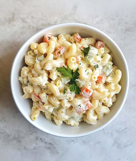 Amish Macaroni Salad Elbow Macaroni Salad Recipes Easy, Pioneer Woman Macaroni Salad, Sweet Amish Macaroni Salad, Macaroni Salad Dressing Recipe, Macronie Salad Easy, Cold Macaroni Salad Recipe, Sweet Amish Macaroni Salad Recipe, Amish Pasta Salad, Amish Macaroni Salad Recipe