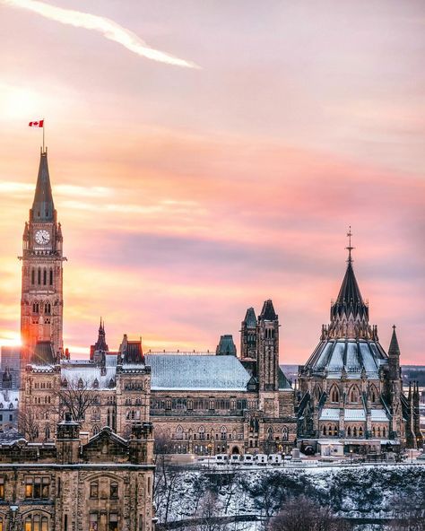 *🇨🇦 January sunset (Ottawa, Ontario) by Christopher Austin (@caustin89) on Instagram ❄️🌅🏙 Northern Lights Canada, Canada For Kids, Ottawa Photography, Ottawa City, Ottawa Travel, Canada Trip, Canada Holiday, Ontario Travel, Canada Eh