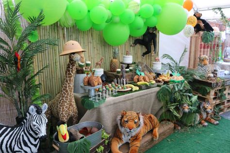 Safari Birthday Party | CatchMyParty.com Welcome Two The Jungle Boy, Welcome To The Jungle Theme Party, Welcome 2 The Jungle Birthday Party, Rain Forest Birthday, Welcome Two The Jungle, South African Party, Baby Boy 1st Birthday Ideas, Jungle Birthday Party Ideas, Best Black Jeans