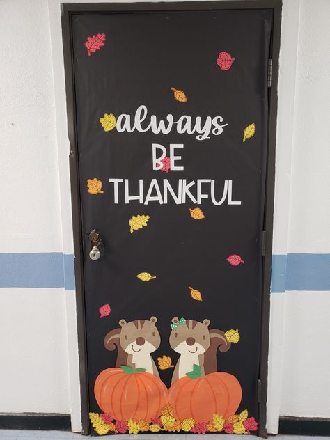 Thanksgiving Door Decorations For School, Thanksgiving Doors For School, Thanksgiving Decorations Door, November Door Decorations Preschool, Simple Fall Door Decorations Classroom, Preschool Thanksgiving Door Ideas, November Decorations Classroom, Fall Doors For Daycare, November Theme Classroom Door