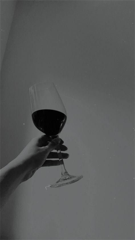 Wine Glass Shadow Aesthetic, Black Wine Aesthetic, Wine Glass Aesthetic Dark, Drink Wine Aesthetic, Wine Wallpaper Aesthetic, Aesthetic Wine Pictures, Wine Aesthetic Dark, Glass Of Wine Aesthetic, Wine Glasses Aesthetic