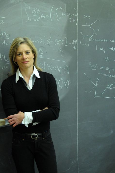 Lisa Randal & The One Question This Brilliant Physicist Wants People To Stop Asking Her Lisa Randall, Professor Aesthetic, God Particle, Bitcoin Money, Kickass Women, Higgs Boson, Women Science, Science Questions, Young Johnny Depp