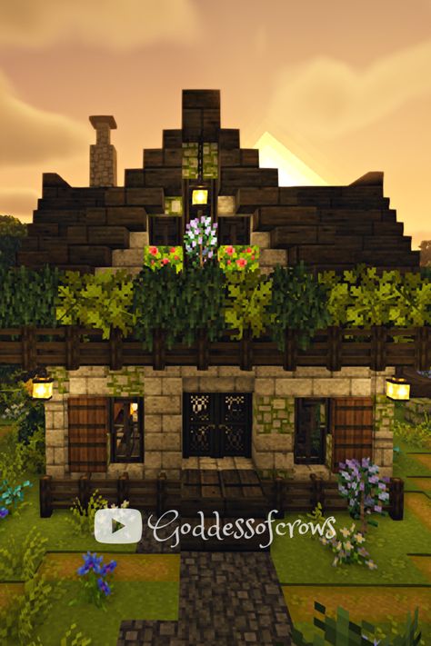 Minecraft Starter House Cottagecore, Dark Cottagecore Minecraft House, Dark Cottagecore Minecraft, Light Academia Minecraft House, Minecraft Dark Cottage, Dark Academia Cottagecore Bedroom, Minecraft Dark Academia Builds, Minecraft Dark Wood House, Dark Oak Minecraft House Cottagecore