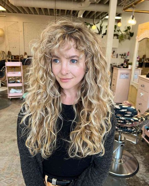 Long Gray Hair With Bangs, Curly Hair Side Part, Shaggy Curly Hair, Curly Shag Haircut, Long Curly Haircuts, Natural Curly Hair Cuts, Layered Curly Hair, Hair White, Thick Curly Hair