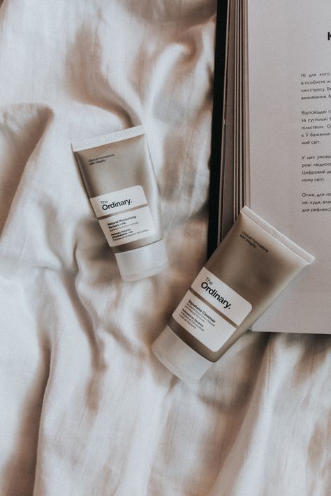 The Ordinary Natural Moisturizing Factors + HA 100ml / Beauty products to help you feel your best / Photo: Taisiia Stupak The Ordinary Cleanser, The Ordinary Squalane, Cucumber On Eyes, Travel Skincare, Radiate Confidence, Skincare Essentials, Amber Glass Bottles, Adventure Explore, Travel Light