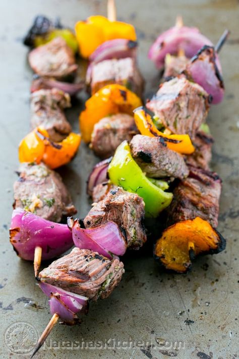 Tender Beef Kebabs (Shashlik) Recipe - NatashasKitchen.com Shashlik Recipe, Spicy Guacamole Recipe, Kebab Recipes Beef, Beef Kebab, Shishkabobs Recipe, Beef Kabob Recipes, Veggie Kabobs, Beef Kebabs, Steak Kabobs