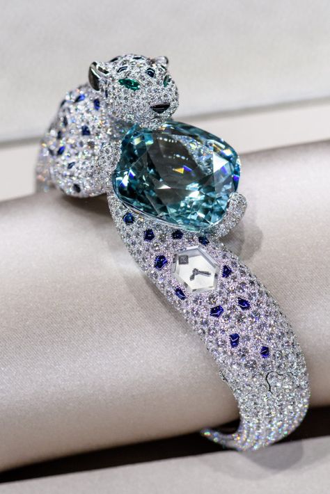 Cartier Presents One-of-a-Kind High Jewelry Exhibition at Its Historic New York Mansion | Artnet News Jewelry Exhibition, High Jewelry Design, Jewellery Exhibition, Cartier Panthere, Cartier Jewelry, Aquamarine Jewelry, Classy Jewelry, Stunning Jewellery, Vintage Pieces