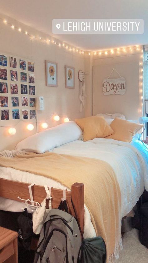 Pinterest: cadyleannn ✨ Bedroom With Lights, Diy Dorm Decor, Dorm Stuff, Dorm Sweet Dorm, College Bedroom, Dorm Inspiration, Dorm Diy, College Dorm Room Decor, Dorm Room Designs