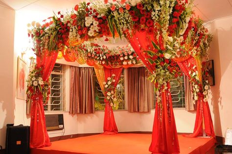 Bengali Marriage Decoration, Bengali Wedding Gate Decoration, Bengali Wedding Mandap, Bengali Wedding Decoration, Indoor Mandap, Mandap Setup, Shaadi Ideas, Marriage Hall Decoration, Stage Decoration Photos