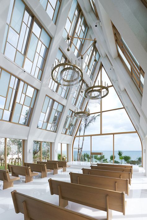 Modern Japanese chapel by the beach is all windows - Curbedclockmenumore-arrownoyes : Like an A-frame on steroids, with windows all around to bring in ocean views Chapel By The Sea, Ecumenical Chapel, Modern Chapel, Beautiful Chapels, Glass Chapel, Modern Church, Sacred Architecture, Religious Architecture, Wedding Chapel