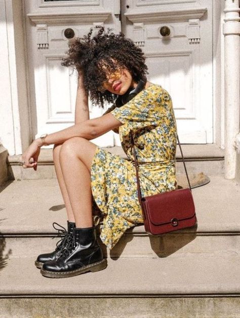 5 Ways To Wear Dr. Martens - Society19 Doc Martens Outfits, Martens Outfit, Streetwear Fashion Outfits, Dr Martens Outfit, Simple Spring Outfits, Doc Martens Outfit, Streetwear Mode, Look Retro, Mode Boho