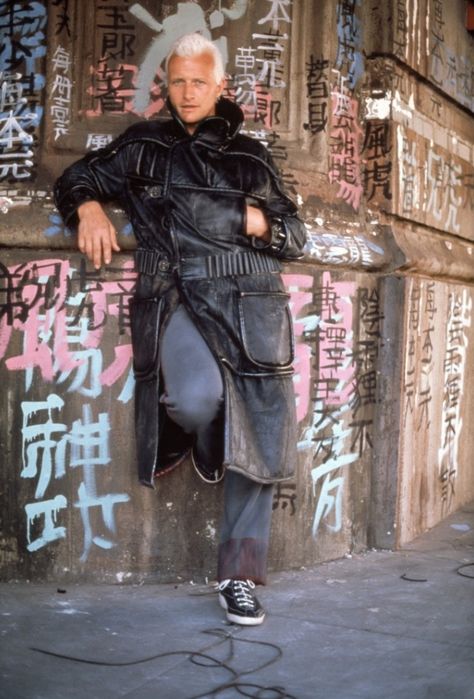 hassavocado:  sinemasanati:  Rutger Hauer as Roy Batty in Blade Runner        Supposedly Hauer took the job when Ridley Scott mentioned Enki Bilal as a visual reference for the film. Tyrell Corporation, Roy Batty, Rutger Hauer, Film Blade Runner, Space Ghost, Photo Star, Denis Villeneuve, Fritz Lang, Robin Wright