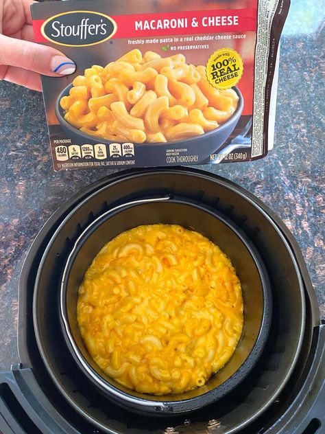 Love easy meals in the air fryer? This Air Fryer Frozen Mac and Cheese cooks up perfectly every time. So simple to make creamy mac and cheese in the air fryer. Air Fryer Macaroni And Cheese, Frozen Mac And Cheese, Mac N Cheese Cups, Kraft Mac N Cheese, Frozen Pasta, Cheddar Cheese Sauce, Air Fryer Oven Recipes, Creamy Mac And Cheese, Baked Mac N Cheese