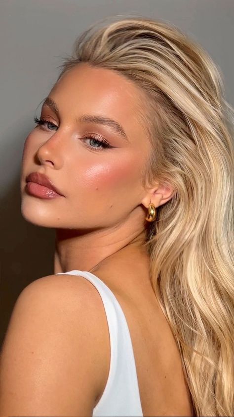 Soft Glam Makeup Blonde Green Eyes, Makeup Inspiration Blonde, Makeup For Blonde Blue Eyes, Make Up For Blonde Girl, Blonde Hair Makeup Looks, Makeup With Blonde Hair, Blonde Hair Green Eyes Makeup, Summer Makeup 2024, 2024 Makeup Looks