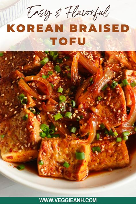 Craving a mouthwatering Korean dish but short on time? 🕒 Look no further – our Easy Korean Braised Tofu is not only a scrumptious side dish, but it's ready in under 30 minutes! 🏃‍♀️ Serve it with rice and enjoy the burst of flavors in every bite! 🍚 Add this to your recipe rotation! 👩‍🍳 Dubu Jorim, Braised Tofu Recipe, Korean Food Side Dishes, Braised Tofu, Korean Side Dishes, Spicy Korean, Videos Cooking, Tasty Vegetarian Recipes, Fried Tofu