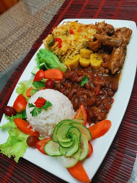 Trinidadian (Caribbean) Sunday Lunch Caribbean Food Ideas, Trinidadian Food, Haitian Recipes, Trinidadian Recipes, Haitian Food, Trini Food, Haitian Food Recipes, Food Babe, Island Food