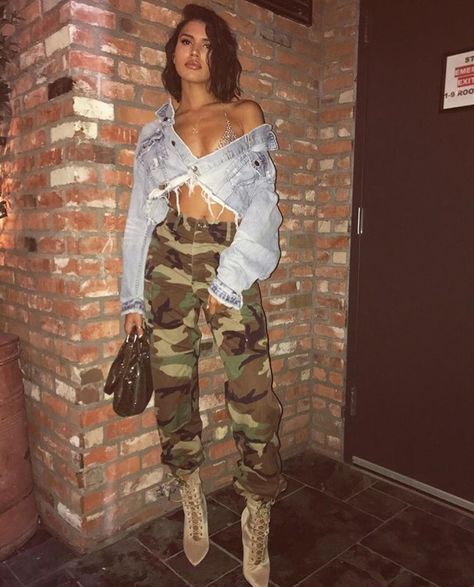 Cargo Pants Outfit Heels, Cargo Pants With Heels, Reggae Concert Outfit, Camo Cargo Pants Outfit, Camo Pants Outfit, Concert Attire, Camo Jogger Pants, Cargo Pants Outfit, Camo Cargo Pants